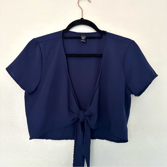 Navy Blue Windsor Front Tie Crop Top - Picture 3 of 5